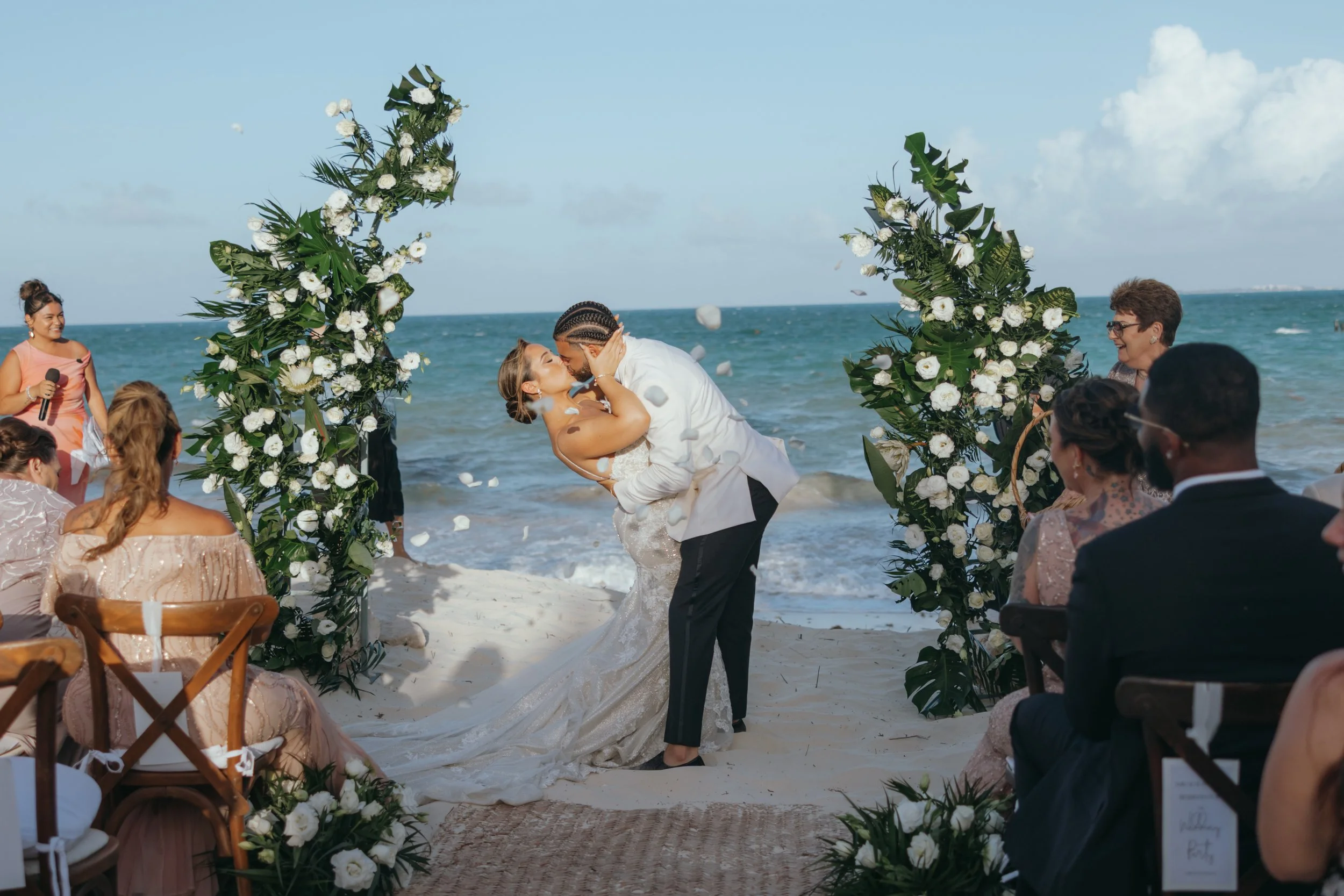   Barefoot Couple Ariana Monroy & Kenden Robinson Jr - Dreams Playa Mujeres  
